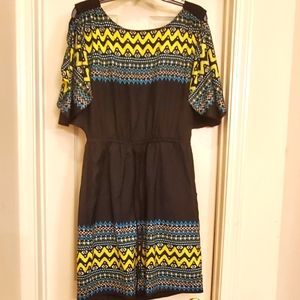 Mini dress w/pockets. Split sleeve. Hook closure broken